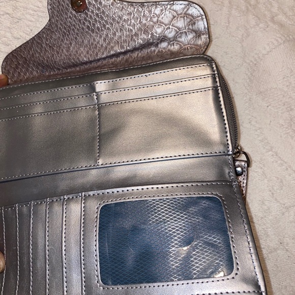 MadiClare Leather Wallet - Picture 7 of 7